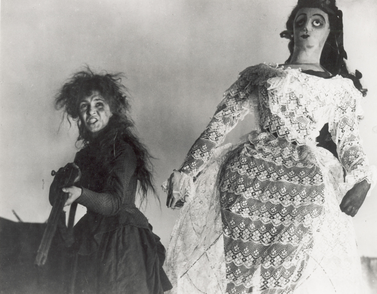 Yelena Kuzmina (Louise) in NOVYI VAVILON (Nuova Babilonia, URSS 1929) di Grigorij Kozintzev e Leonid Trauberg